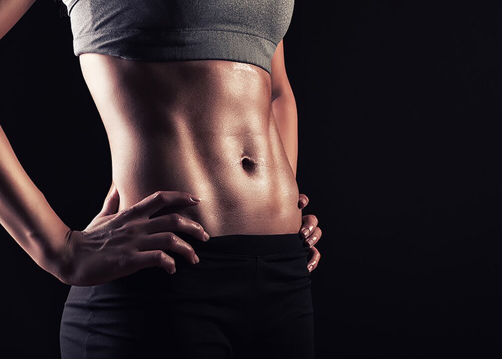 Una cintura esbelta y un vientre plano son el resultado de un entrenamiento intenso