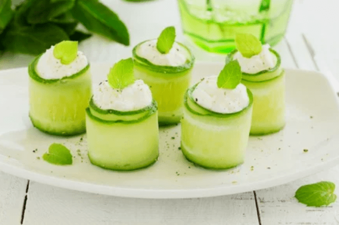 Rollos de pepino en la fase de ataque